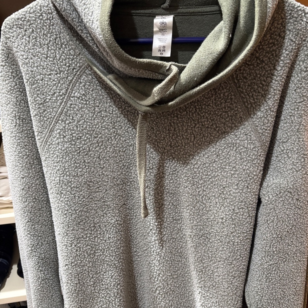 Alo Yoga Men’s Zipper Pocket 2 tone Hoodie